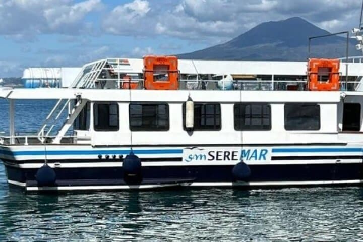 Capri Mini Cruise with Swimming Stop and Free Time on the Island