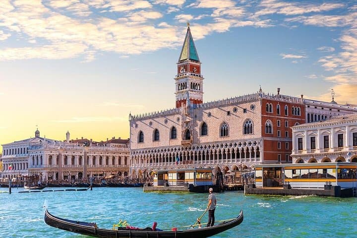 outdoor panoramic view of doge's palace