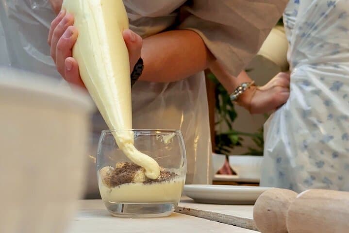 Siena: Pasta and Tiramisu Small Group Cooking Class with Wine