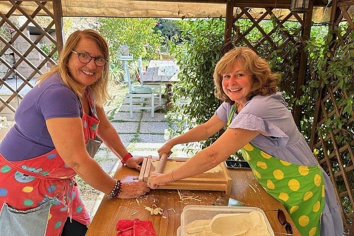 Florence Cooking Class with Wine Pairing in Mirella's Garden Home