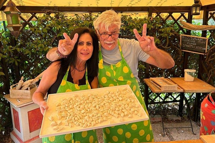 Florence Cooking Class with Wine Pairing in Mirella's Garden Home