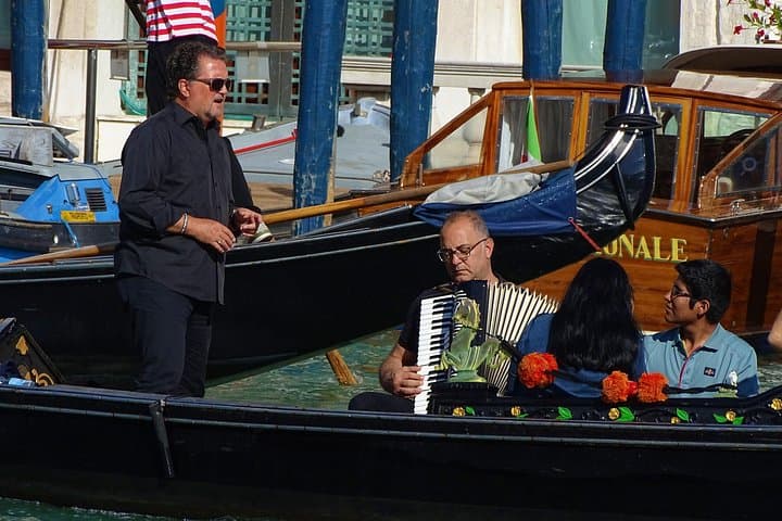 Venice: Private Grand Canal Gondola Ride with Optional Musicians