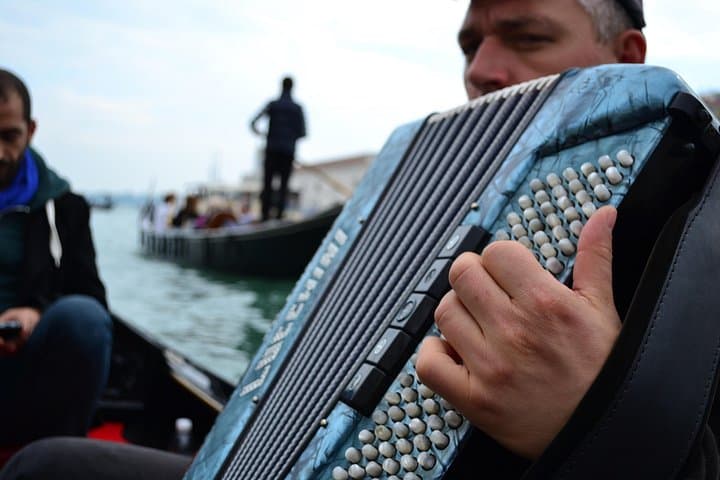 Venice: Private Grand Canal Gondola Ride with Optional Musicians