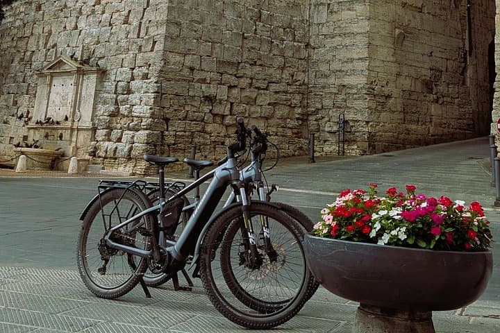 Guided E-Bike tour of the historic center of Perugia