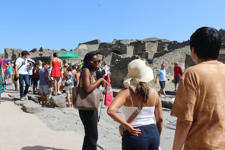 From Naples: Pompeii & Mount Vesuvius Full-Day Tour with Lunch