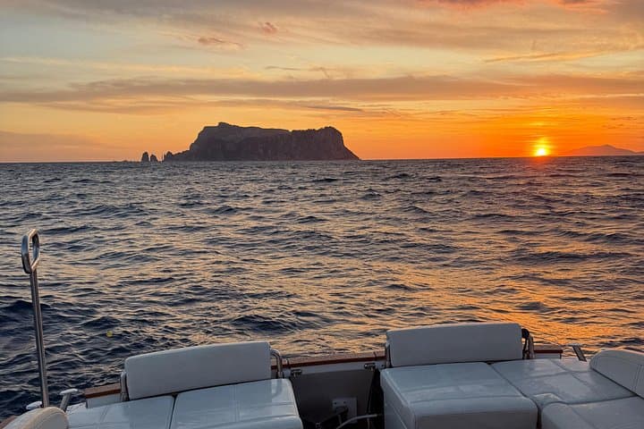 Private Boat Tour at Sunset between Capri Island and Li Galli