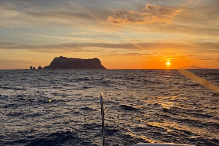 Private Boat Tour at Sunset between Capri Island and Li Galli
