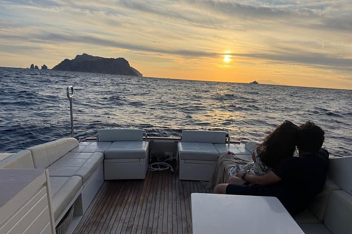 Private Boat Tour at Sunset between Capri Island and Li Galli