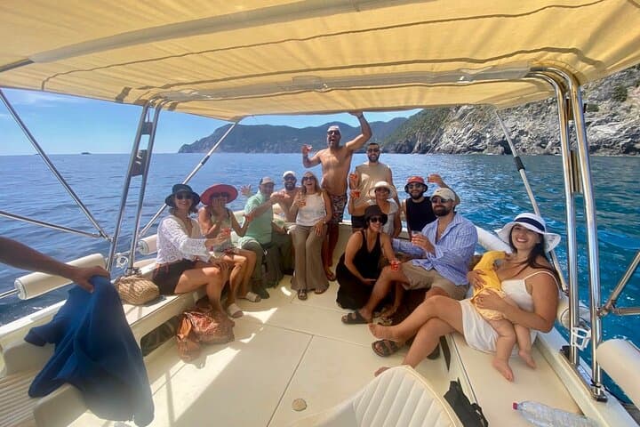 Cinque Terre Boat Tours Experience with Aperitivo and Swim