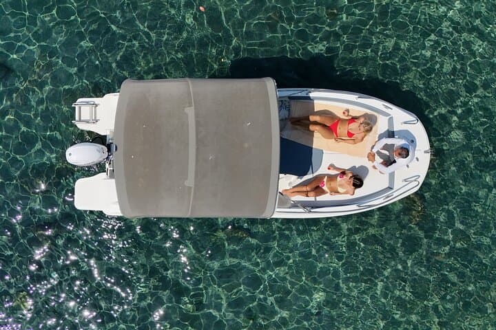 Relax on our modern private boat with both shaded & sunbathing areas.