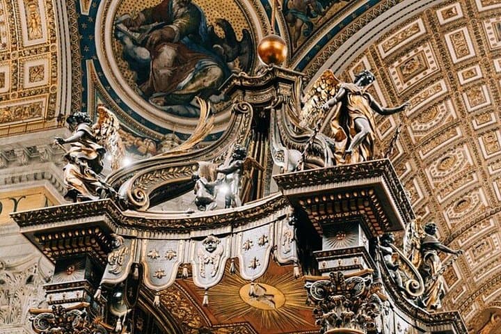 St. Peter's Basilica: Skip-the-Line Hosted Entry with Audio Guide