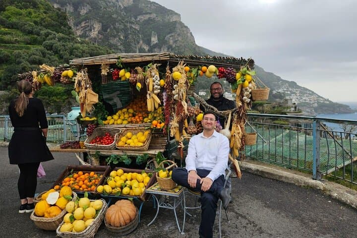 fruit vendor in positano