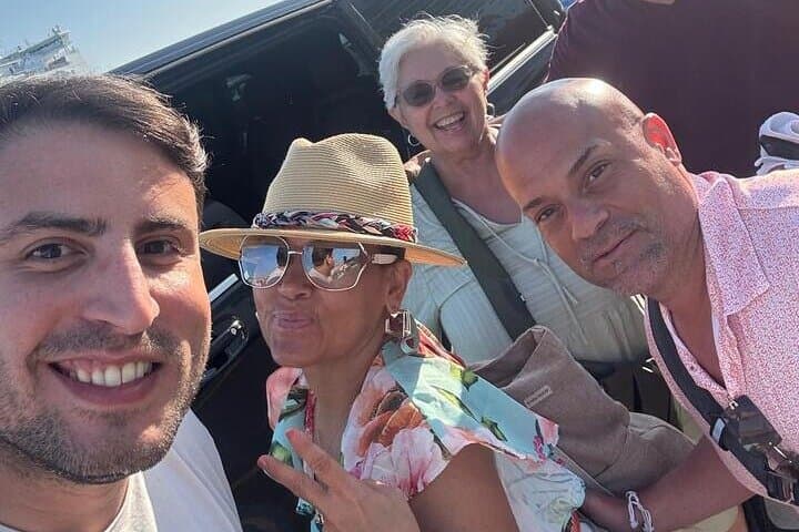 Andre Shauman and the cruise ship guests