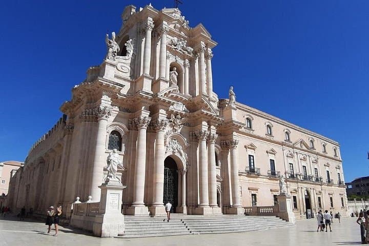 Catania Private Transfer (Taormina, Siracusa, Noto, Messina, Naxos, Etna, etc)