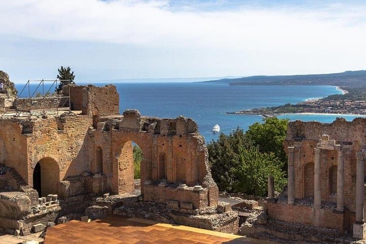 Catania Private Transfer (Taormina, Siracusa, Noto, Messina, Naxos, Etna, etc)