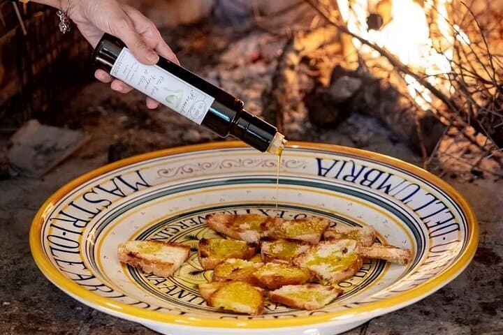 Umbria: Guided tour to Traditional Olive Oil Mill and Tasting
