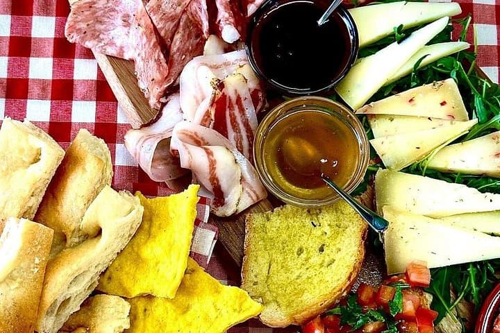 Tuscan Olive Oil and Cheese Tasting Tour with San Gimignano