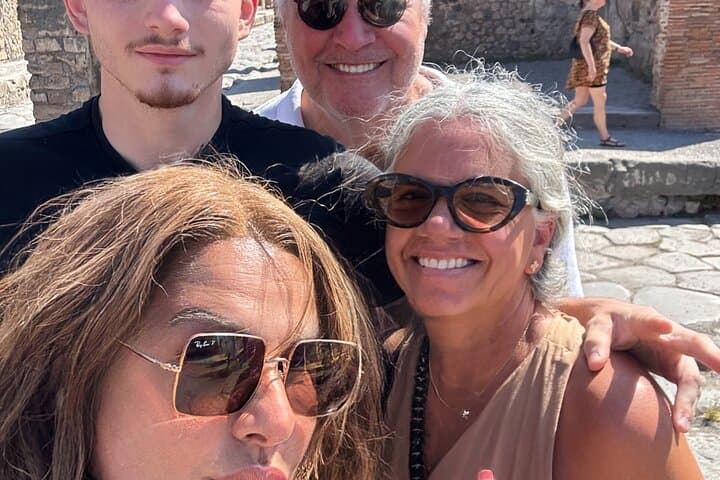 Naples to Sorrento with stop at Pompeii or Vice Versa
