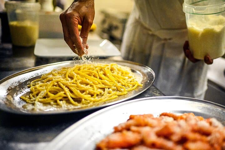 Rome: Campo de Fiori Food Tour with 8+ Food Tastings & Wine