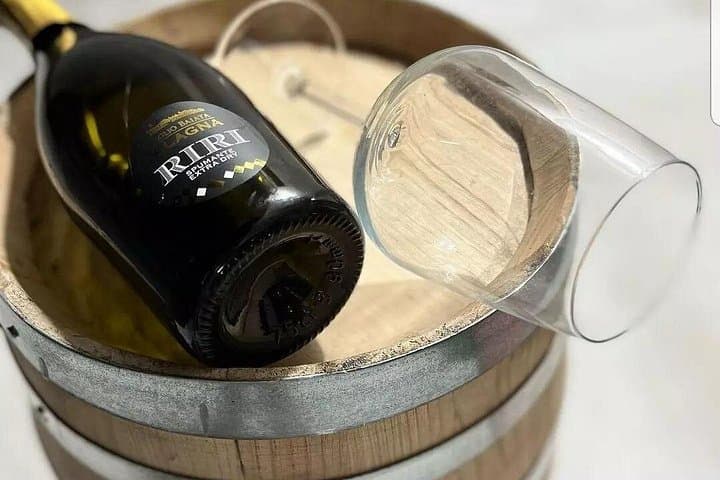 Historic winery visit with food and wine tasting in Marsala