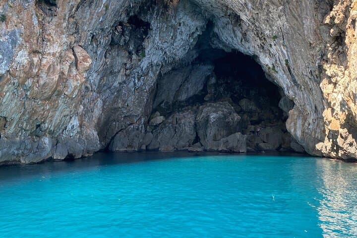 Boat tour to the caves of Santa Maria di Leuca