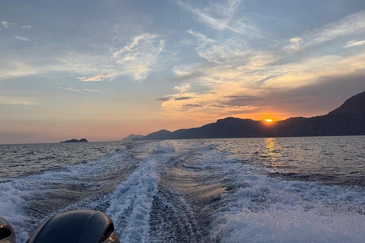Sunset Cruise from Positano with Dockside Dinner Stop in Nerano