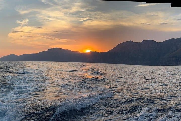 Sunset Cruise from Positano with Dockside Dinner Stop in Nerano