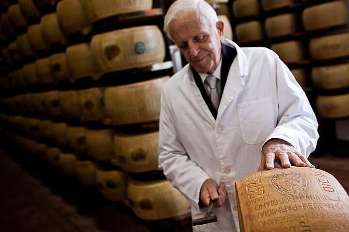 From Reggio Emilia Mediopadana Tour of Parmigiano and Parmaham