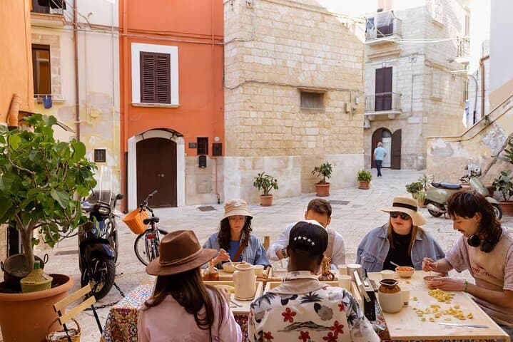 Bari Walking Tour with Pasta Experience