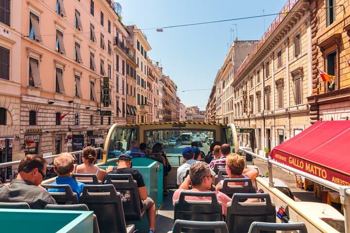 Naples MegaPass: Top Attractions incl. Public Transport