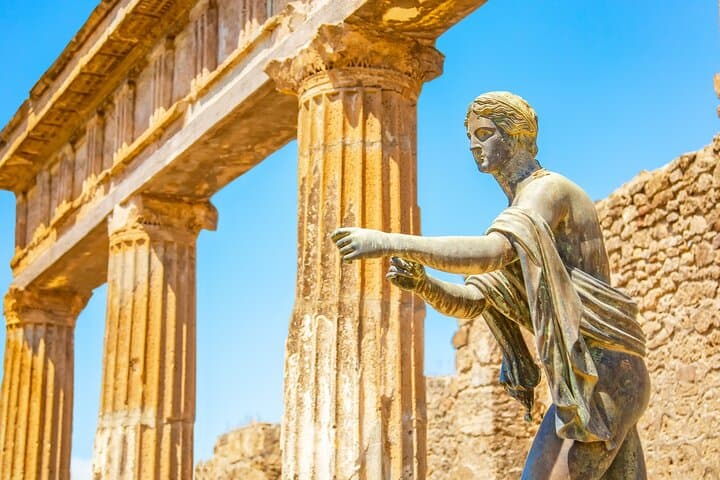 Naples MegaPass: Top Attractions incl. Public Transport