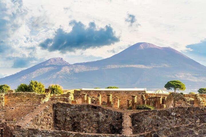 Naples MegaPass: Top Attractions incl. Public Transport
