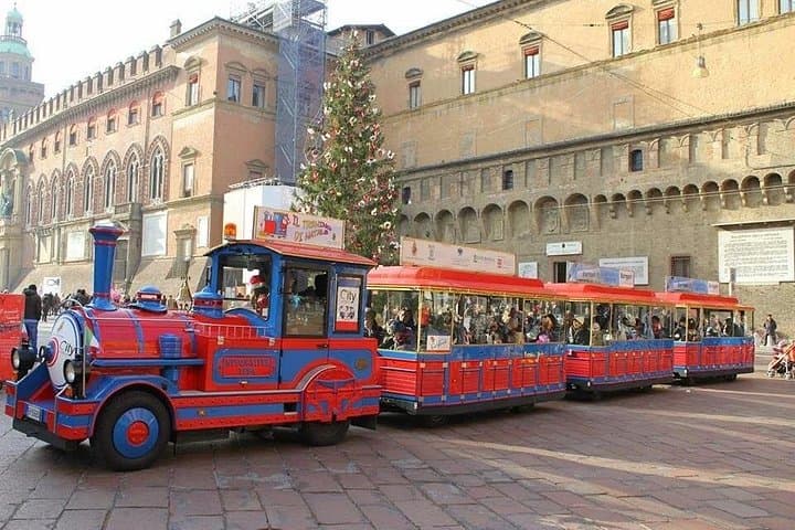 Bologna Open Bus & San Luca Express combo with food vouchers