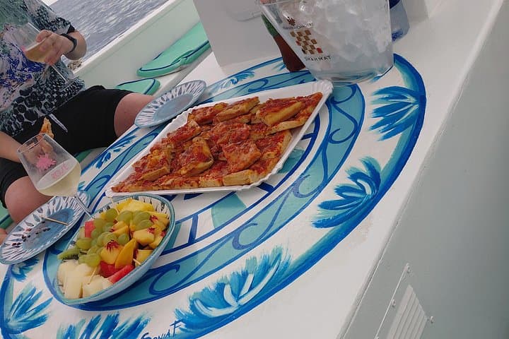 Excursions by boat: Gardens Naxos-Taormina-Isola Bella-DELFINI
