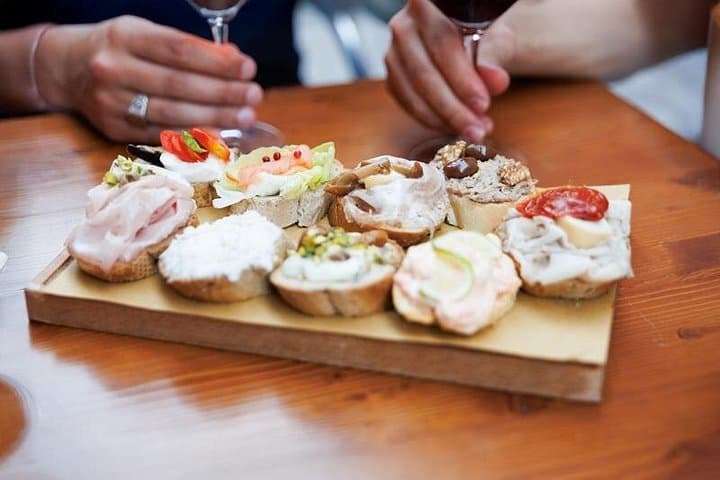 Venice Evening Food Tour: Bites, Drinks & Sit-Down Dinner