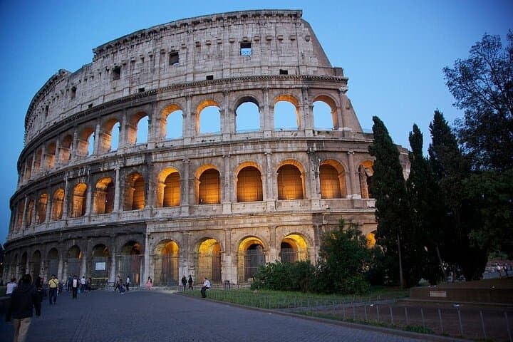 Private Tour of Rome Squares & Rooftop Dinner with Colosseum View