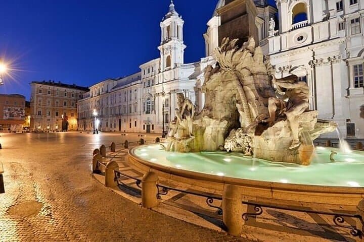 Private Tour of Rome Squares & Rooftop Dinner with Colosseum View