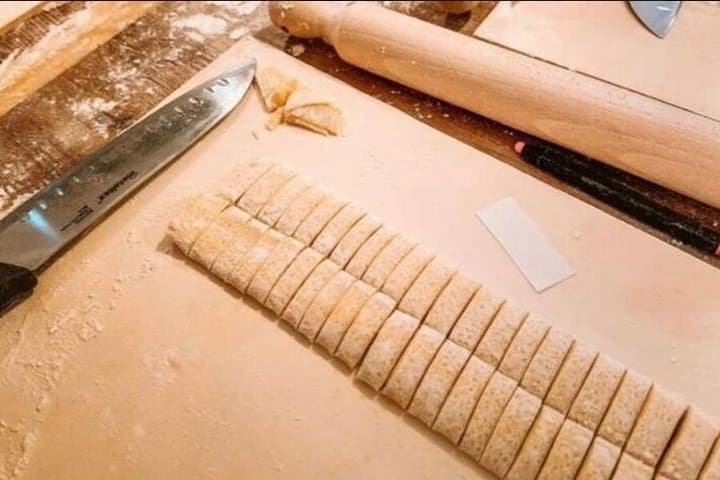 Authentic Pasta and Tiramisù cooking class at spanish steps