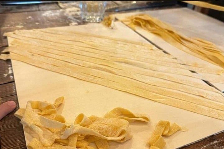 Authentic Pasta and Tiramisù cooking class at spanish steps