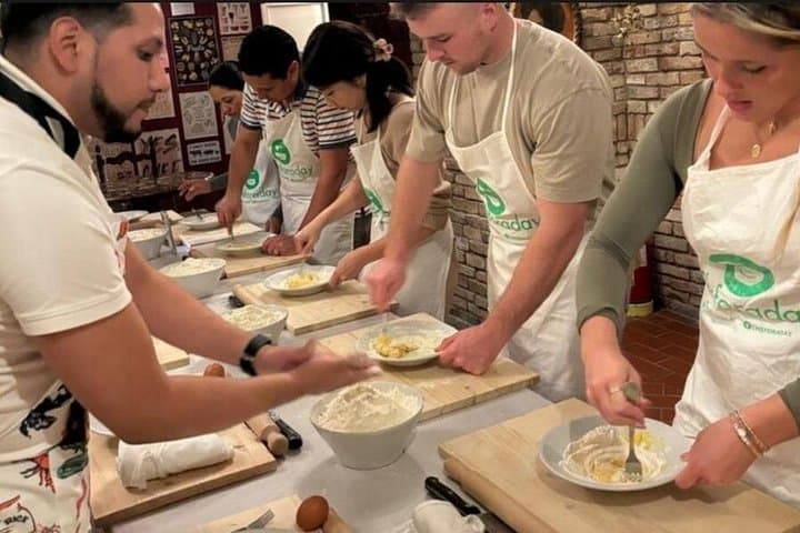 Authentic Pasta and Tiramisù cooking class at spanish steps