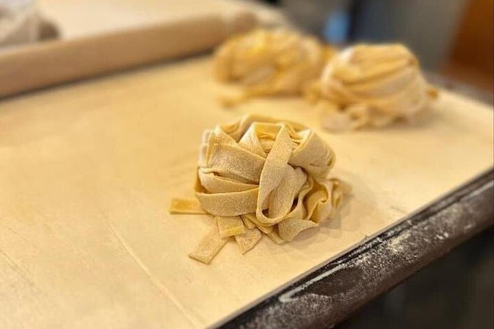 Authentic Pasta and Tiramisù cooking class at spanish steps