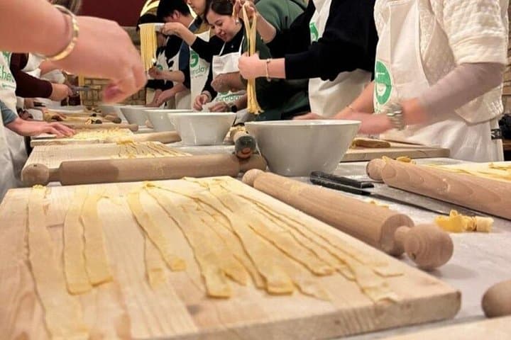 Authentic Pasta and Tiramisù cooking class at spanish steps