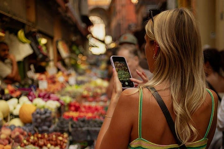 Bologna: Dinner, Wine & Food Tastings Experience