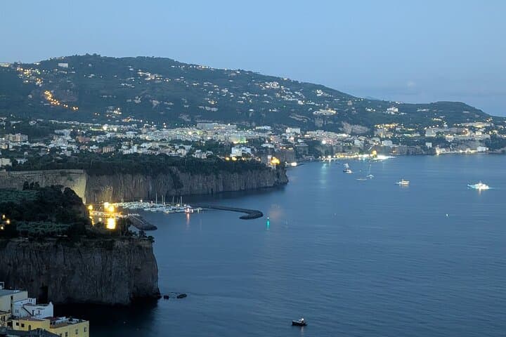 Sorrento: Private transfer to Naples
