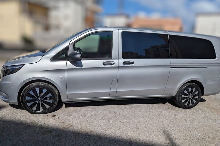 Sorrento: Private transfer to Naples