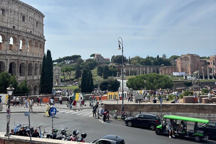MEETING POINT: The area around the Colosseum can get busy! This is where you’ll find us!