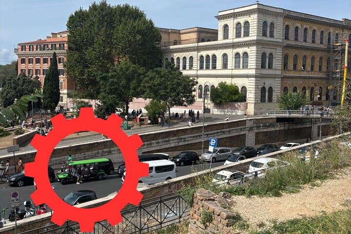 MEETING POINT: The area around the Colosseum can get busy! This is where you’ll find us!