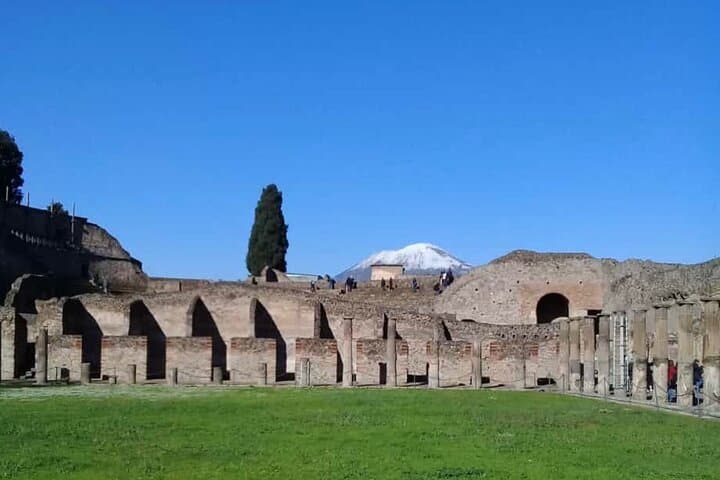 Private Transfer from Rome to Positano with Stop a Pompeii