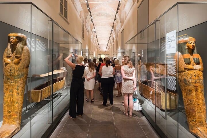 Turin: Egyptian Museum Tour and Aperitivo in Iconic Café