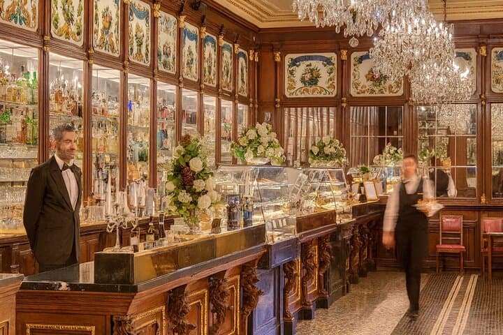 Turin: Egyptian Museum Tour and Aperitivo in Iconic Café
